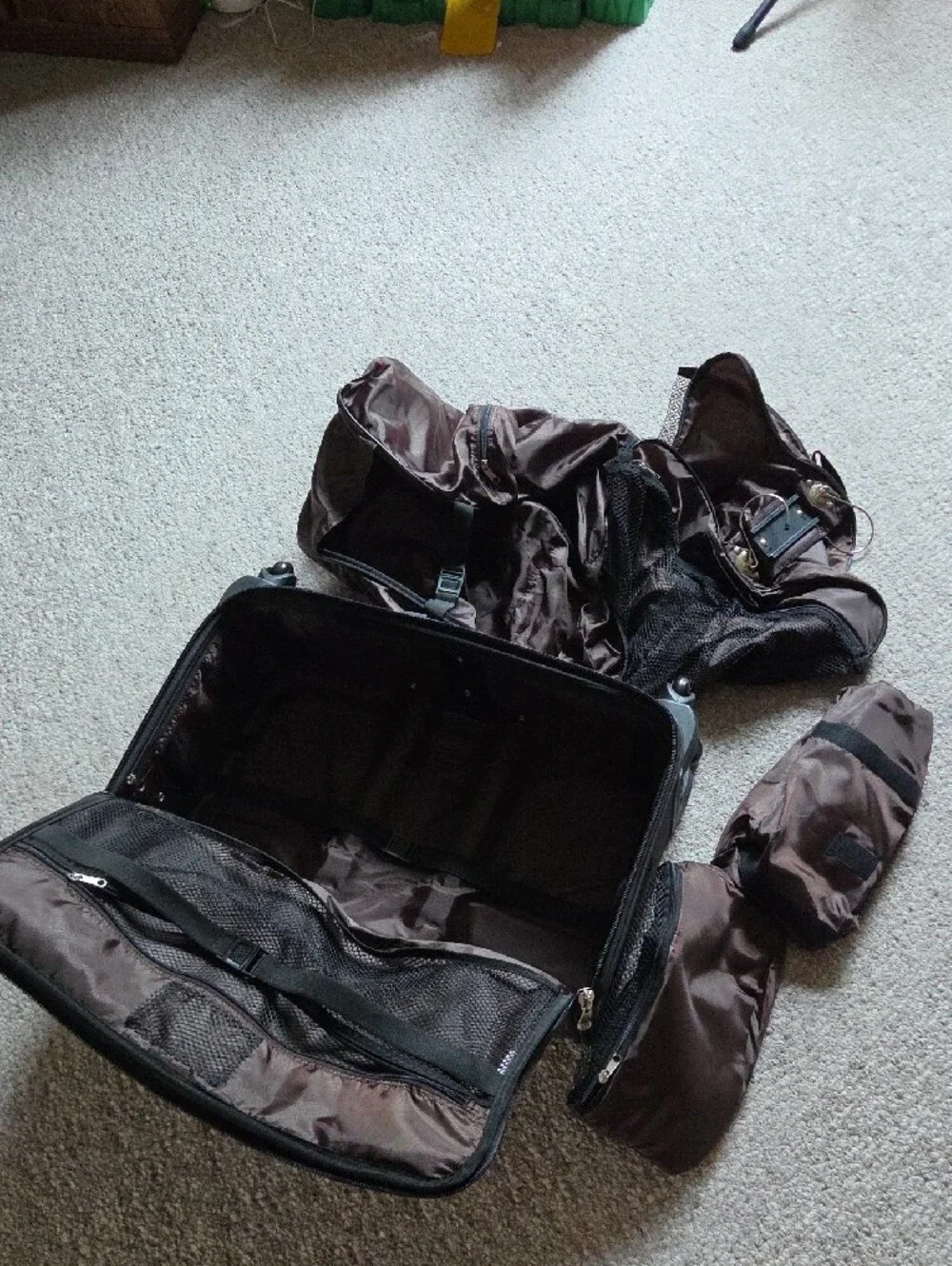 Brown 4 Wheels Rolling Carryon Travel Bag - Classic Professional Carry.